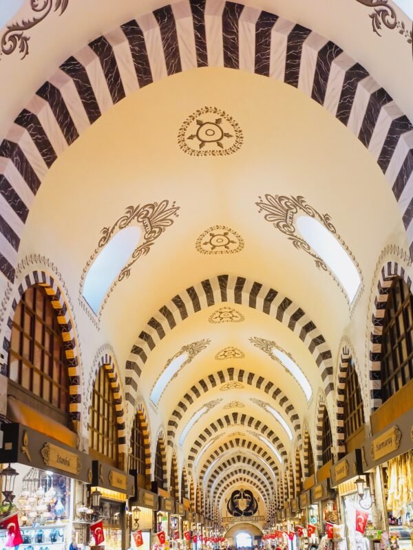 Intérieur du basar égyptien à Istanbul