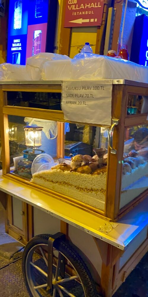 Chariot de vendeur de riz à Istanbul