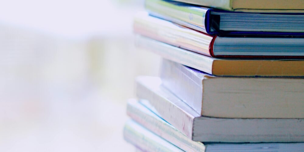 Pile de livres colorés